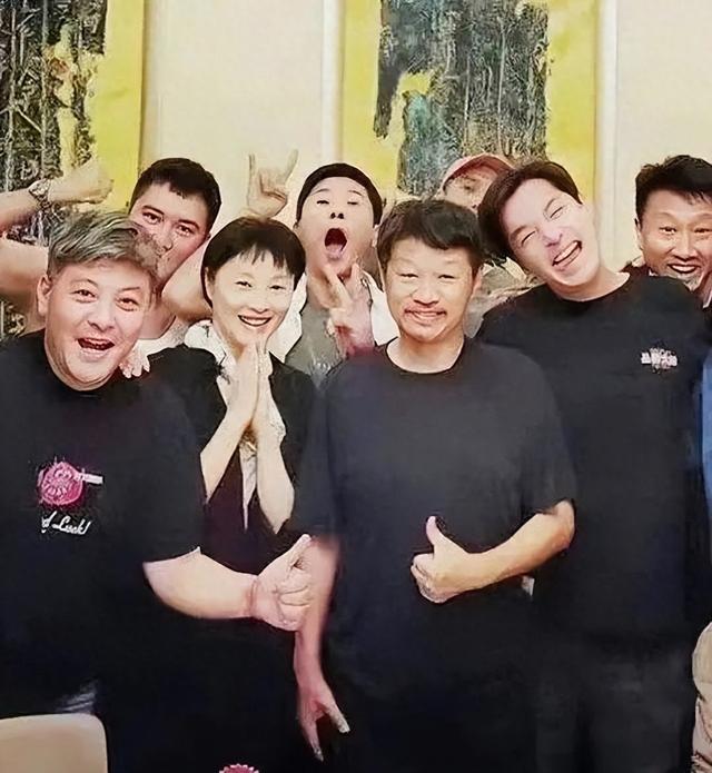 吴越头发稀疏断崖式衰老,秃眉下垂像奶奶,蒋勤勤半分都比不上