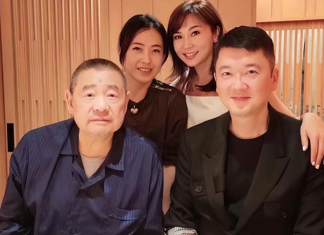 苗侨伟:“低头”不是懦弱,只是不舍得戚美珍难过