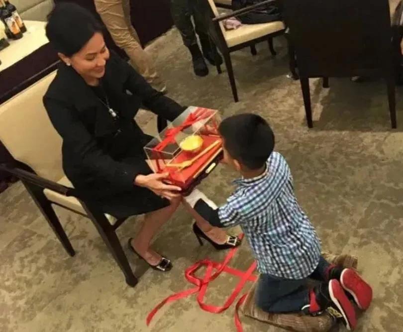 梁朝伟被曝疑似日本产子，刘嘉玲远赴去“捉奸”?