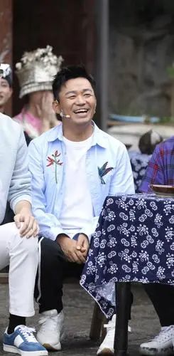 马蓉王宝强离婚后首次同框！王宝强展现父爱，放下恩怨为女儿毕业典礼护航！