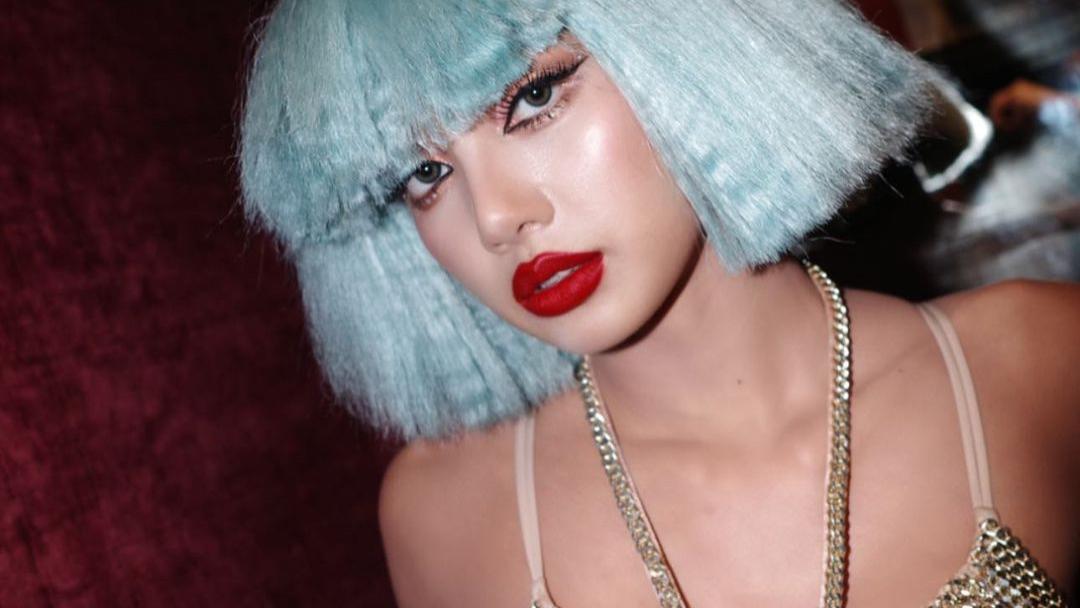 lisa再晒疯马秀演出照！性感到本人亲自打码，孙晨竣王承渲卷入风波