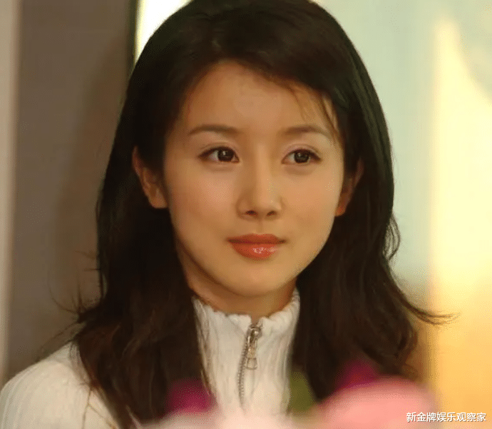 疑似孙菲菲助理发声信息量大:三个大老爷们摁着我,还把手机抢走