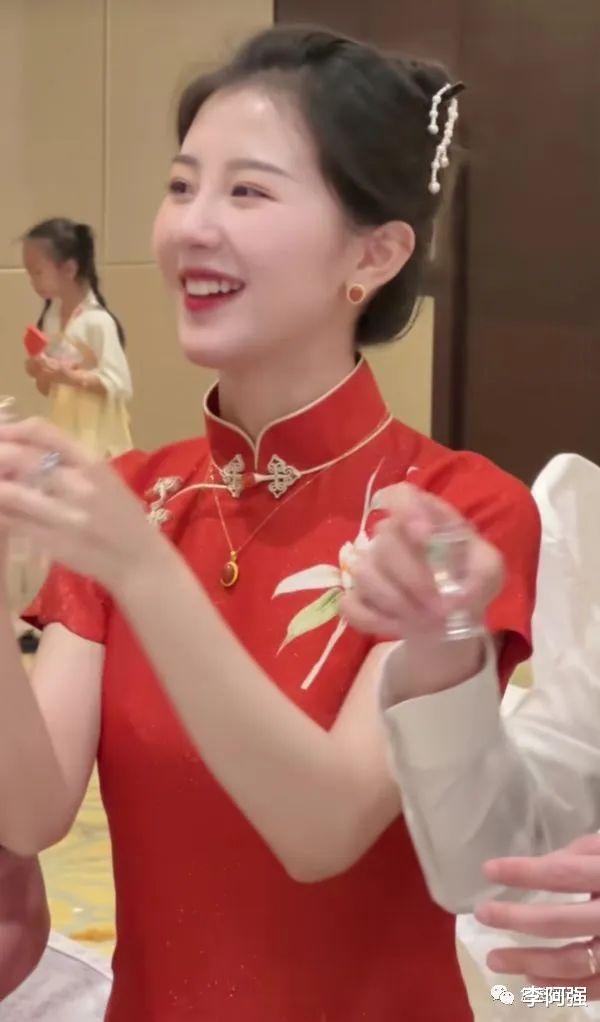 水均益|浙江:新娘凭美貌火出圈,婚礼当天成全场焦点,长相美艳撞脸明星