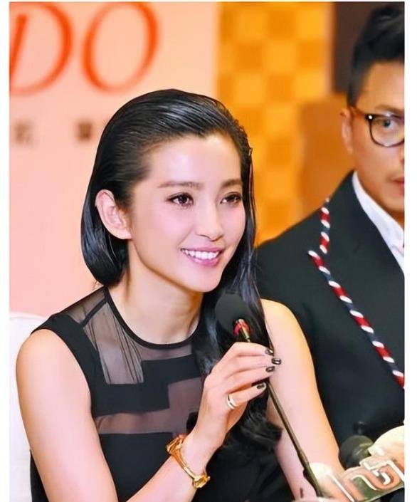 李冰冰：我和你接吻、拥抱、洗澡的戏都拍了，是不是要对我负责！