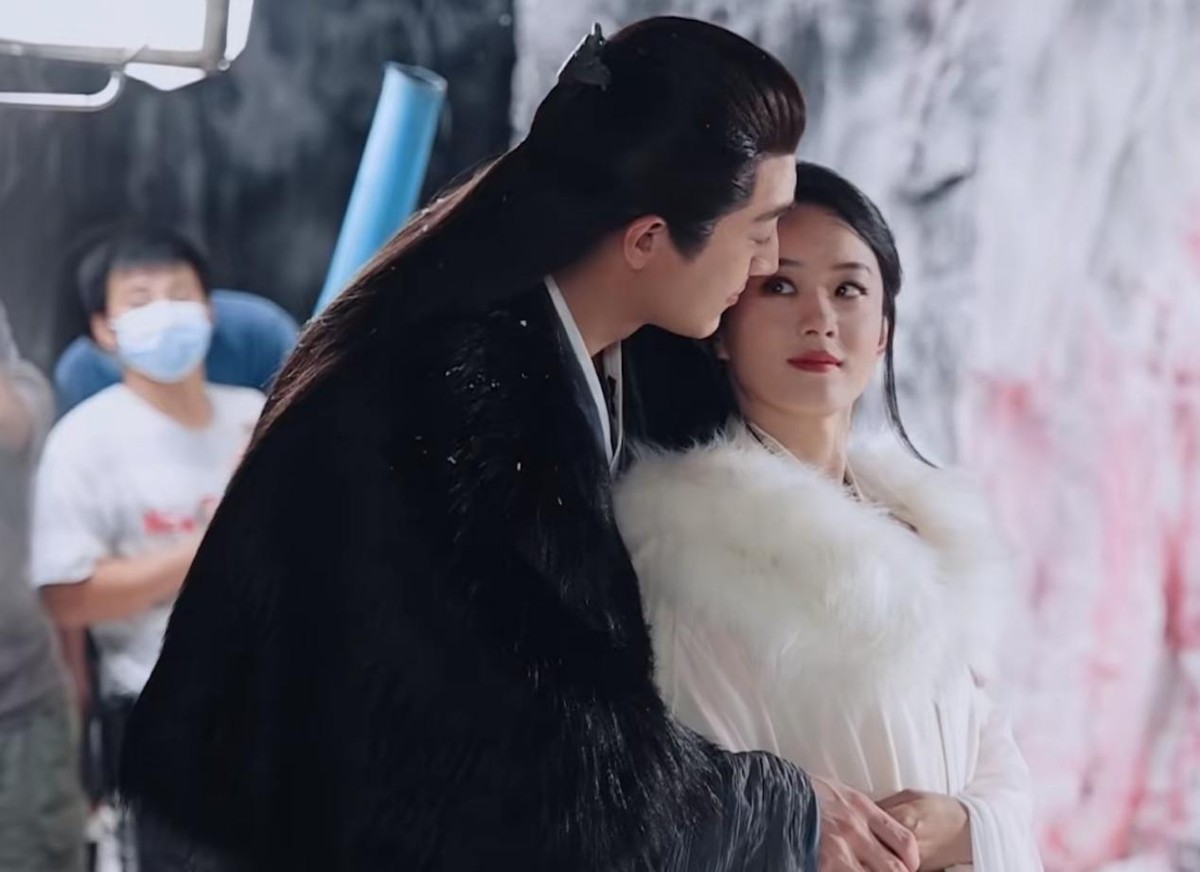 《与凤行》新海报审美塌方！阴间滤镜太可怕，赵丽颖撞脸杀阡陌