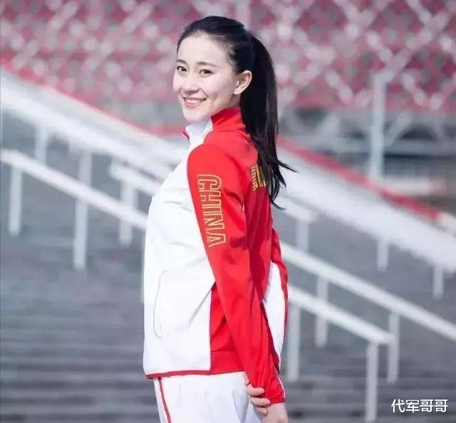 9年前，体操女神凭挺胸照走红，拒绝进娱乐圈，现在她后悔了吗？