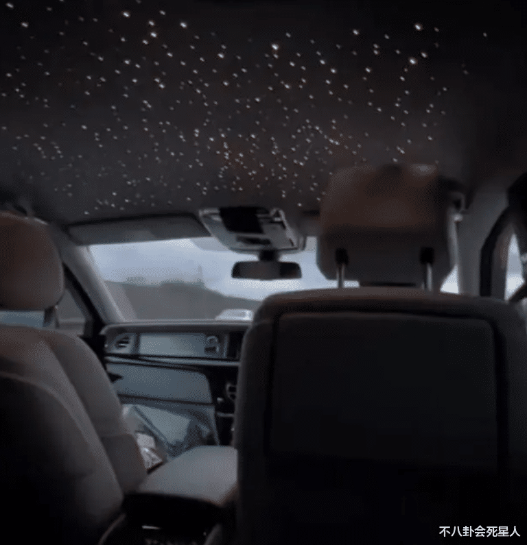 王诗龄|13岁王诗龄大长腿吸睛，晒多张照片狂炫富，作业难度超简单