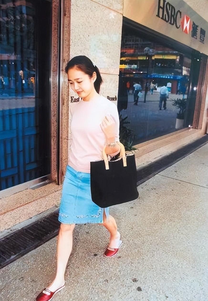 富家千金朱丽倩,“下嫁”天王刘德华,高龄产女真相让人唏嘘!