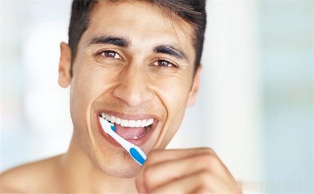 体内有癌，嘴巴先知？口腔出现5种迹象，可能是癌细胞“活跃”