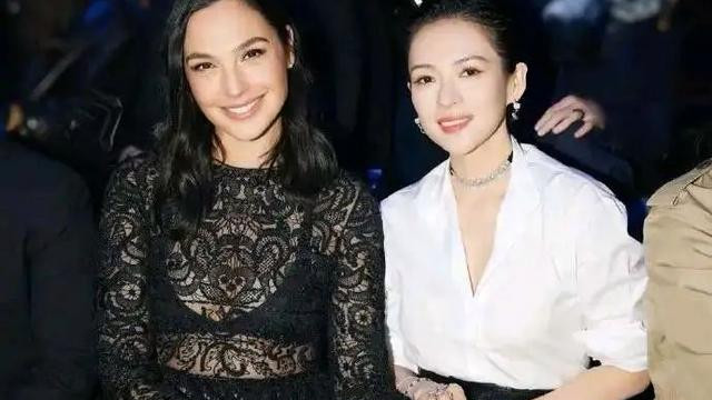 穿衣搭配 章子怡惊艳国外红毯，白衬衫+黑皮裙，轻松碾压国际名模！