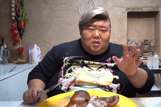 郭晶晶 胖猴仔复播引争议，花500万购买变瘦体验卡，因偷吃被训练营开除