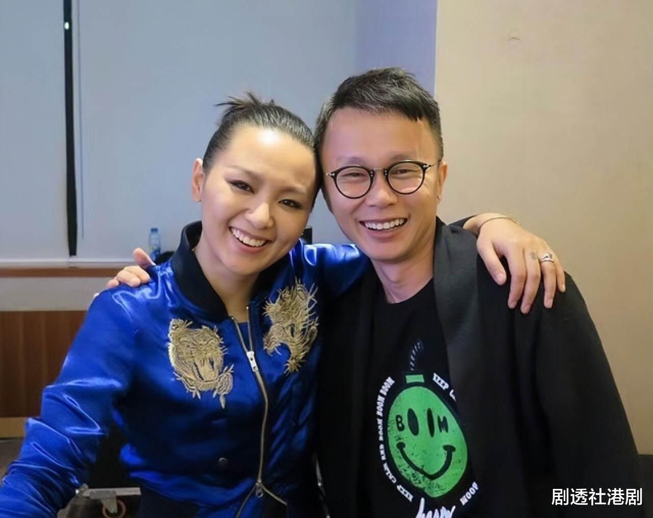 恭喜！香港知名音乐人与同性伴侣大婚，陈奕迅冒着台风到场送祝福