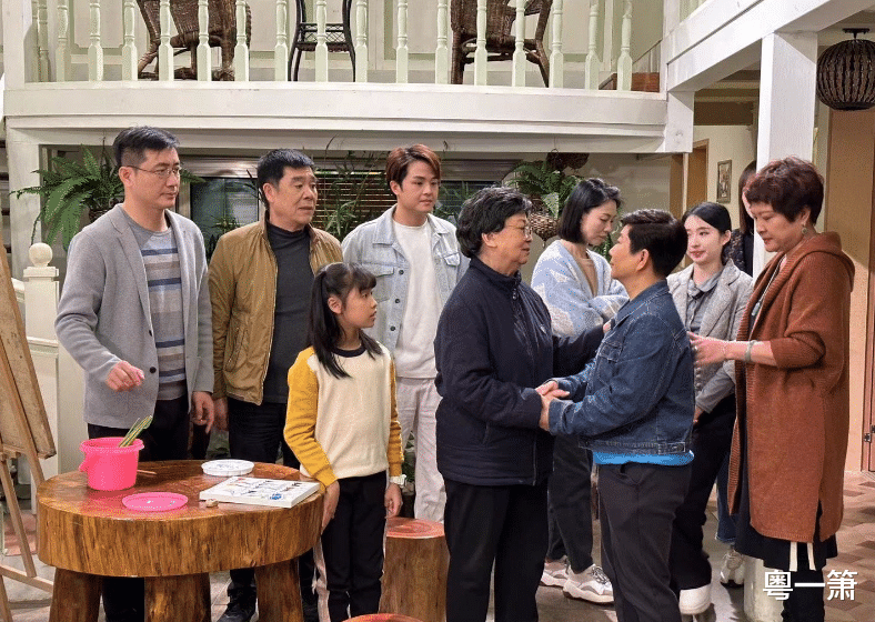 外来媳妇本地郎|《外来媳妇本地郎》正式交代康伯去世,剧中所有演员都哭成泪人