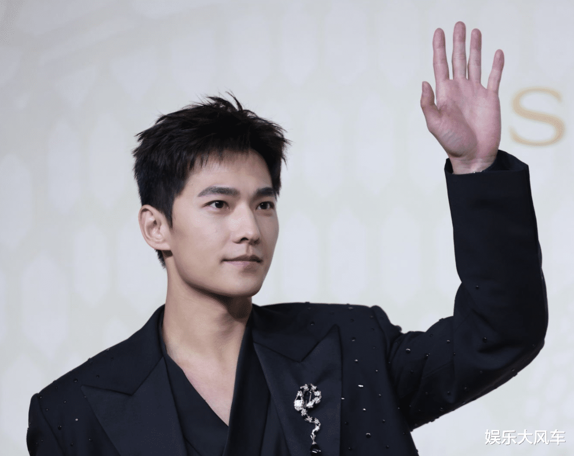 崔智友|宝格丽活动生图流出，杨洋眼部青筋明显，刘亦菲腹部微凸引热议