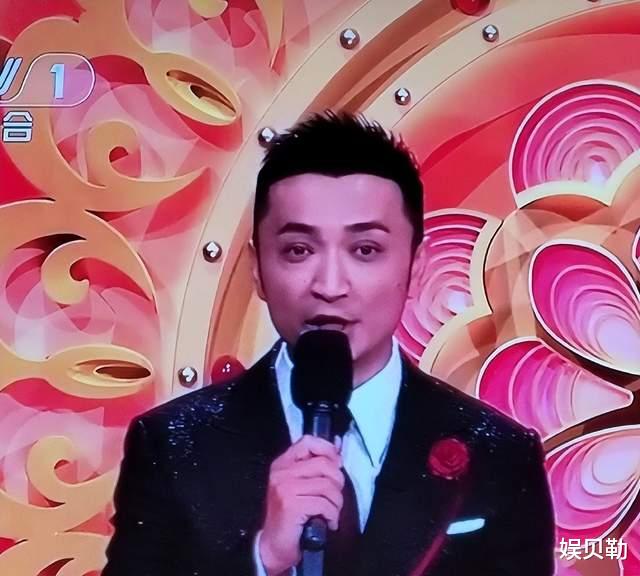 春晚|春晚6个名场面：张若昀反差大、黄渤9年审美不变、周深痛并快乐着