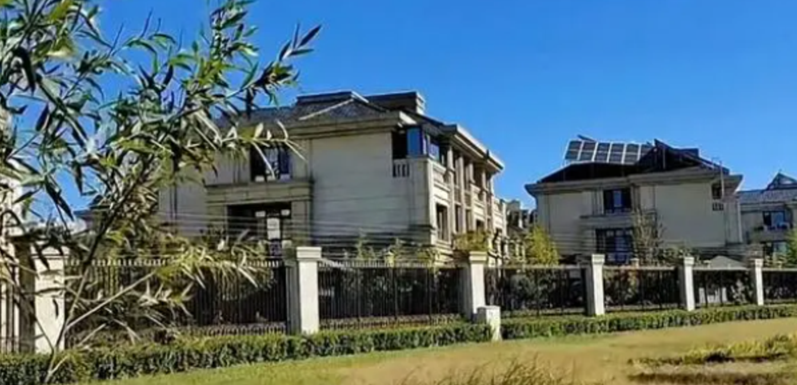 网曝岳云鹏在北京买豪宅,外景气派约值三千万,还和刘强东做邻居