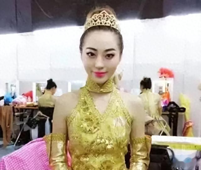 恒大歌舞团女团长白珊珊被扒出，身材妖娆，曾陪许家印KTV应酬