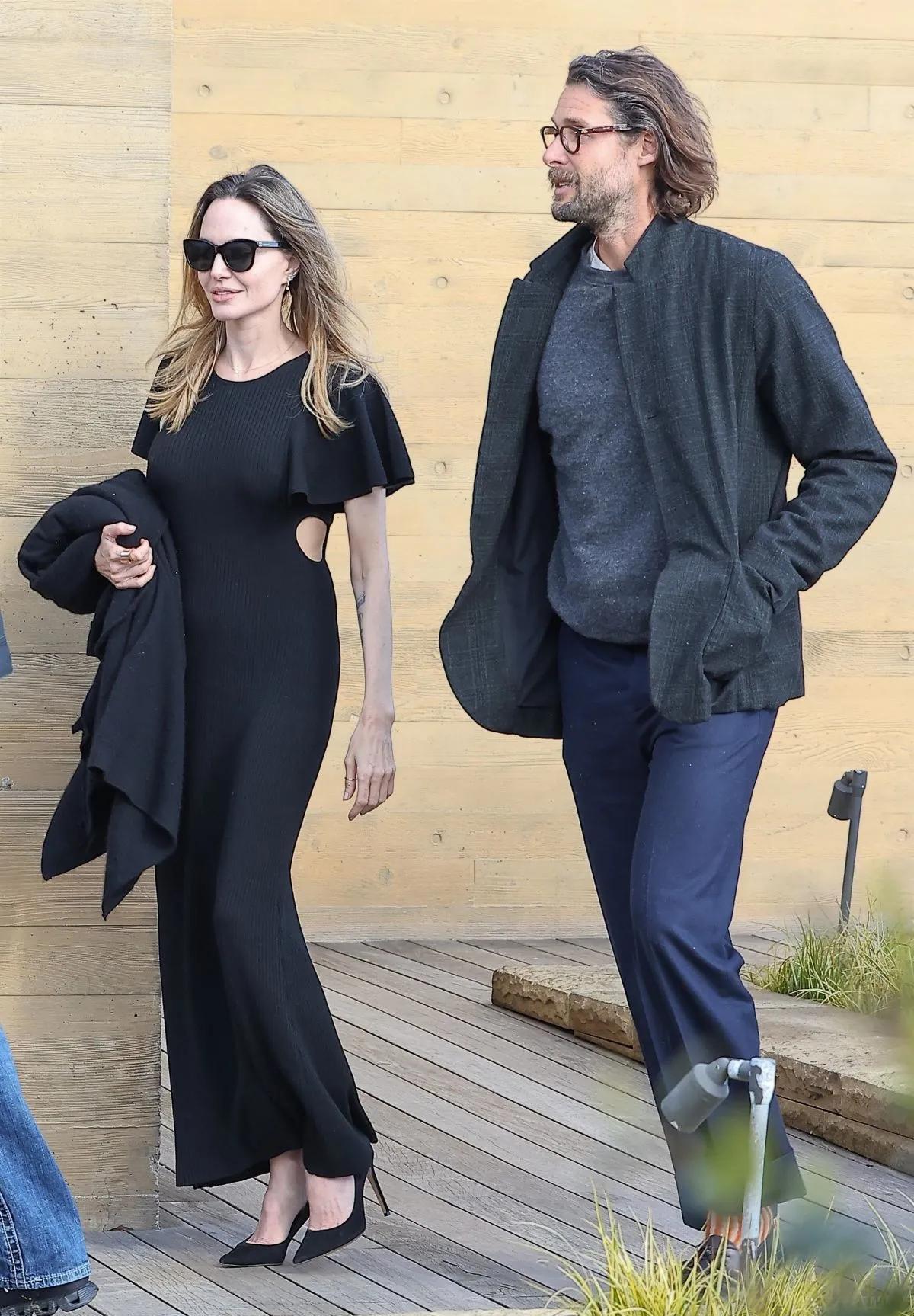 |朱莉约会高富帅，男方是千亿财富继承人，两人聊三个小时没聊够！