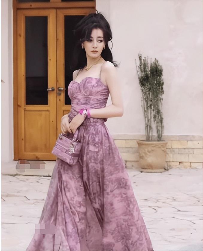 穿衣自由不是色情!热巴外网发露背视频,引起广大网友热议