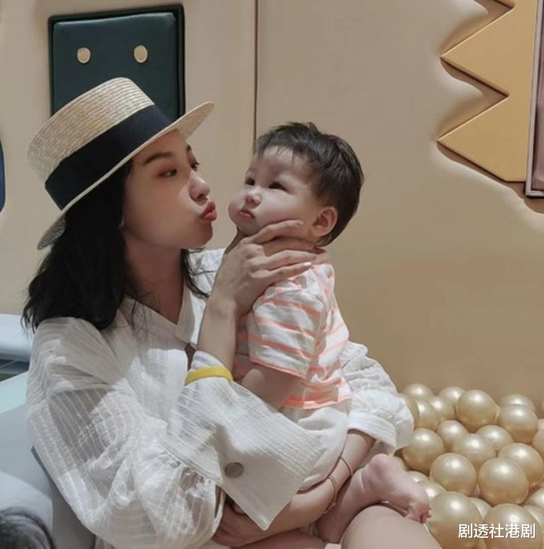 张天爱|高颜值！赌王三房儿子前妻晒爱女近况，长相甜美被指像姑姑何超莲
