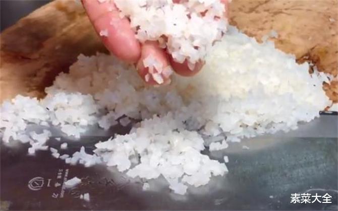 萝卜丸子|炸萝卜丸子，到底用面粉还是淀粉，教你正确做法，丸子酥脆不回软