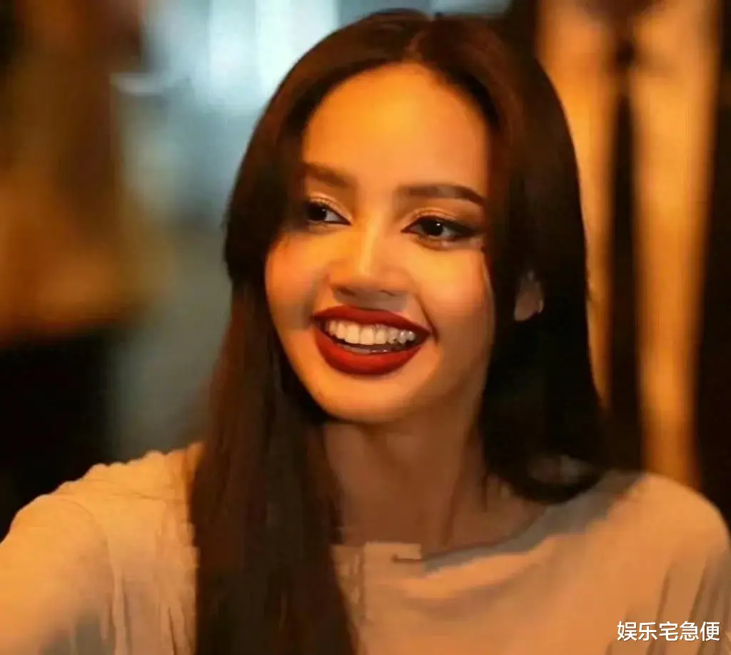 Lisa疯马秀表演结束，利用男友搞特权拉队友下水，已惹怒韩国网友