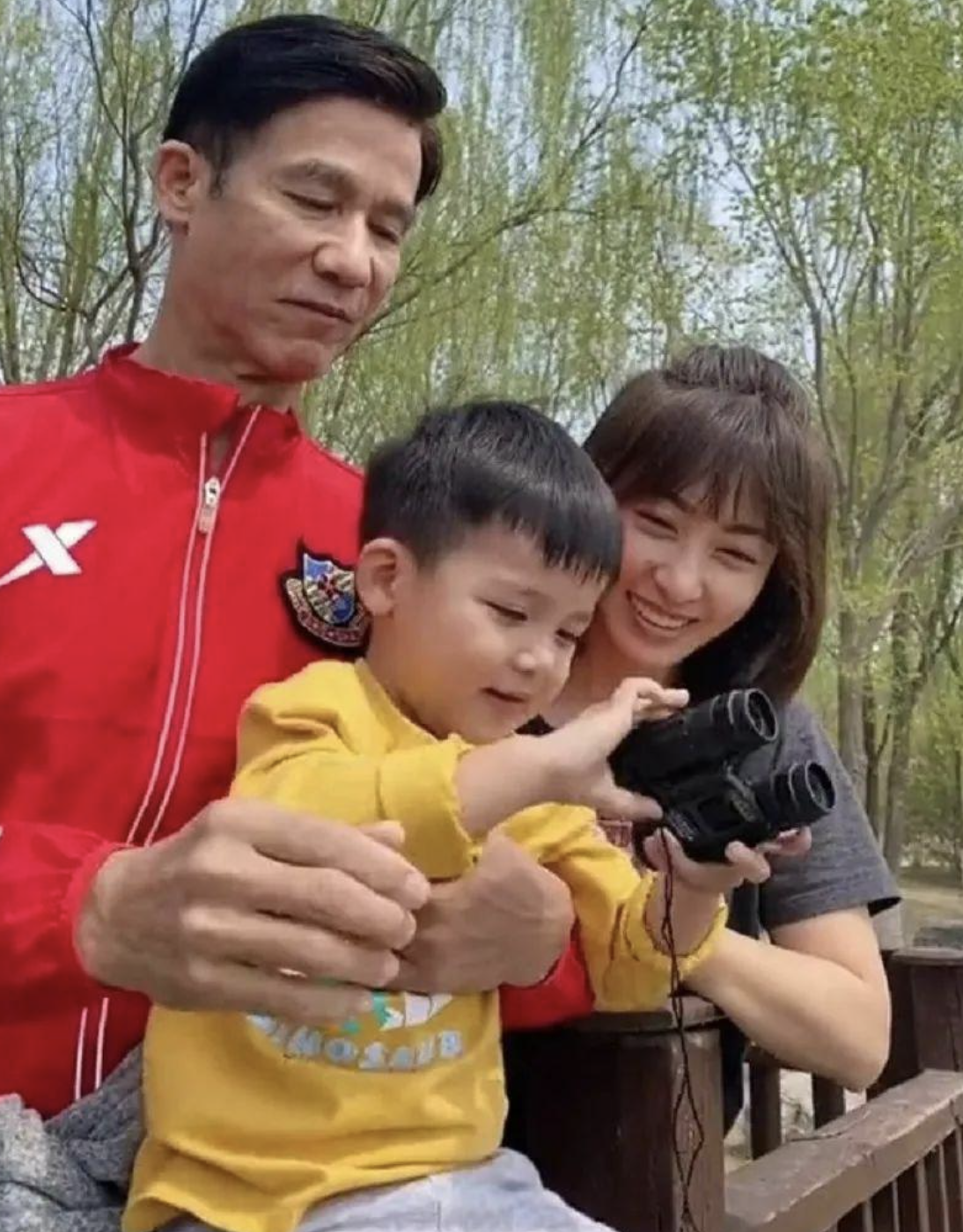 李子雄亲杀东北猪,精湛厨艺回忆“父女恋”争议