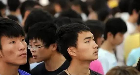 葛剑雄建议“恢复中专”，前车覆，后车诫，毕业生的困境就是证明