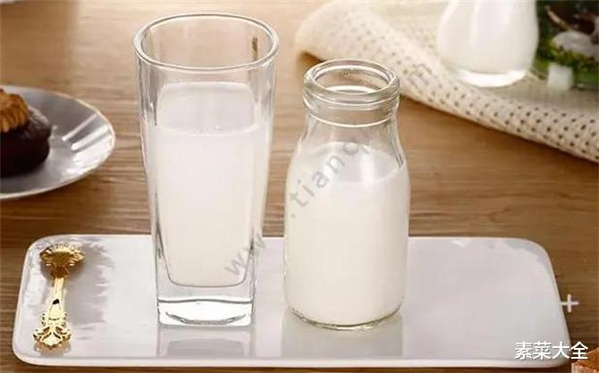 全脂牛奶和脱脂牛奶有什么区别？脱脂牛奶比全脂牛奶更健康吗？