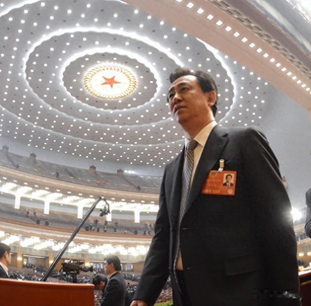 许家印二姨太6层别墅被扒，金杯金盘银烛台，歌舞团内幕曝光