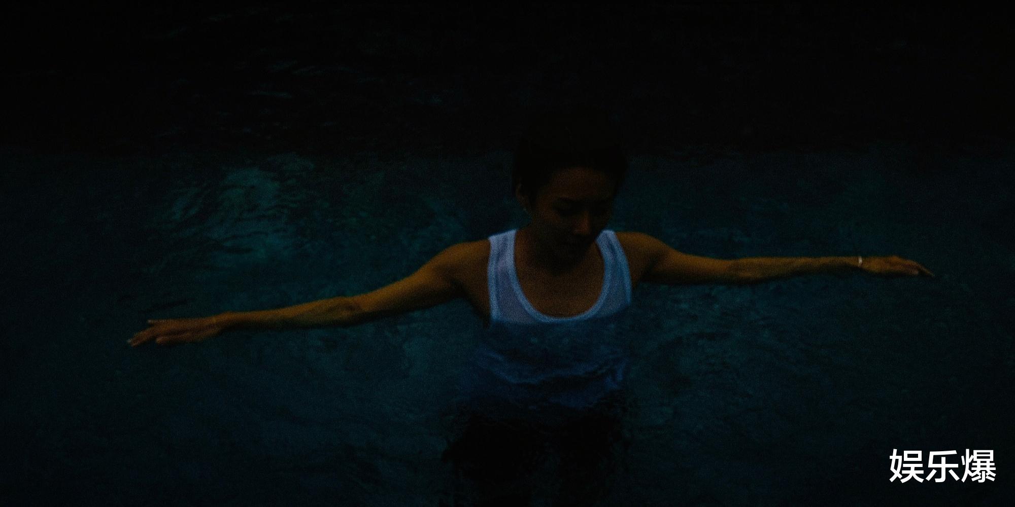 肖战|是模仿还是抄袭?刘雨昕发布泳池大片,却被指与肖战高度相似