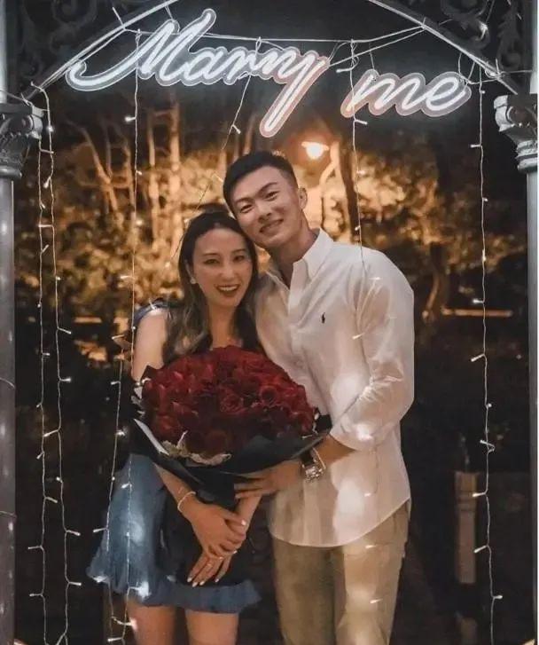 赌王|赌王三、四房子女情史各有各的精彩:有人嫁消防员,有人出轨离婚