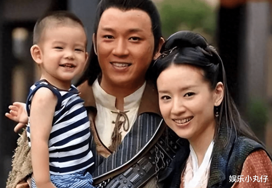 董洁停工陪儿子，14岁顶顶长相走偏不似潘粤明，自曝身高被嘲太矮