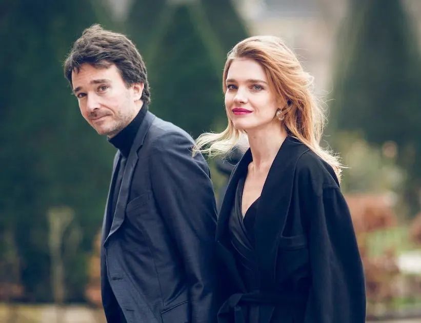 Lisa疯马秀刚跳完,绯闻男友家就出事!LVMH掌门人涉嫌洗钱被调查