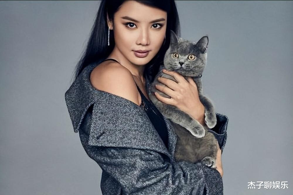 乐基儿宣布离婚,晒全家福否认复合,前夫胡渣发白尽显老态