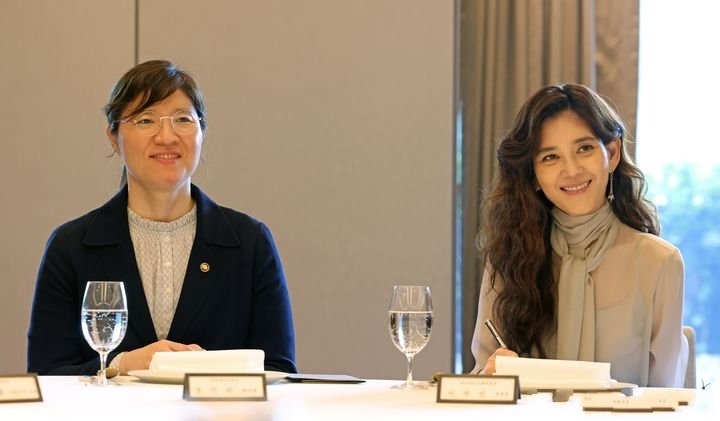 三星长公主出席活动，身材暴瘦眼袋肿大还略显憔悴，新发型超抢镜