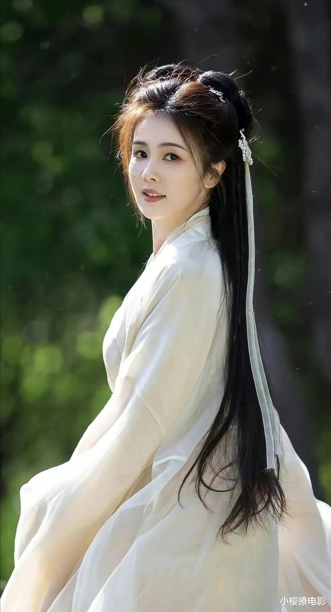 李一桐明明比白鹿长得好看很多,为什么就是不如白鹿火剧呢?