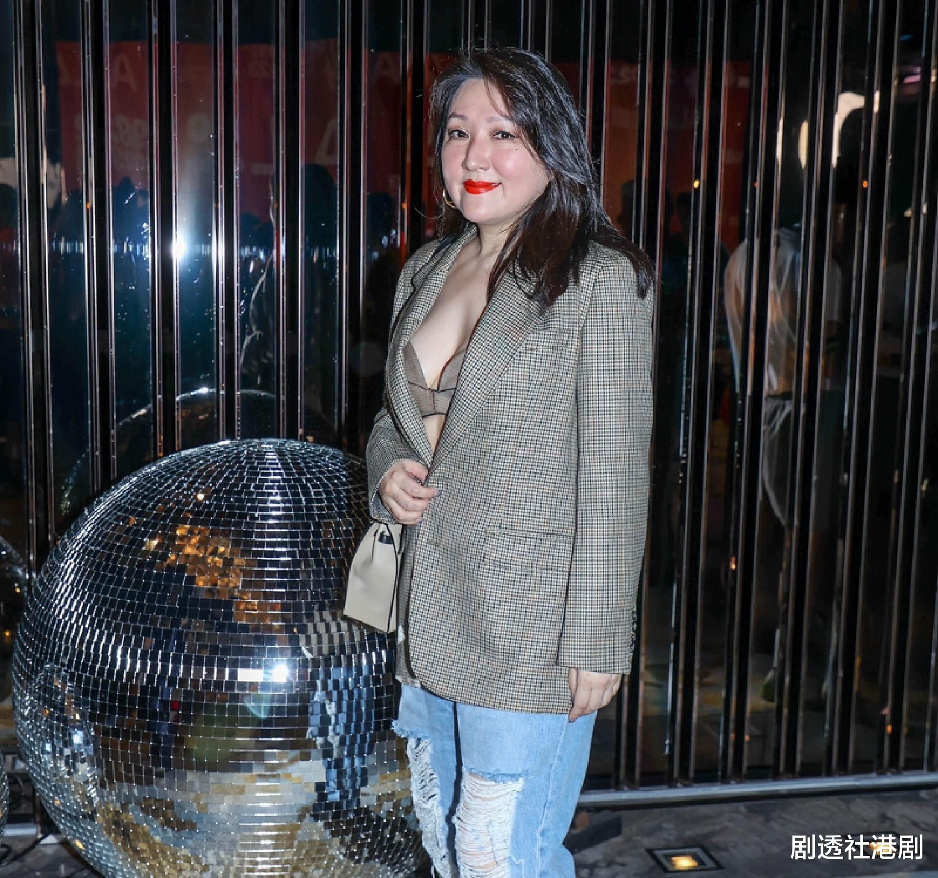 香港知名女星身材发胖明显，淡出娱乐圈20多年，为富商未婚产子