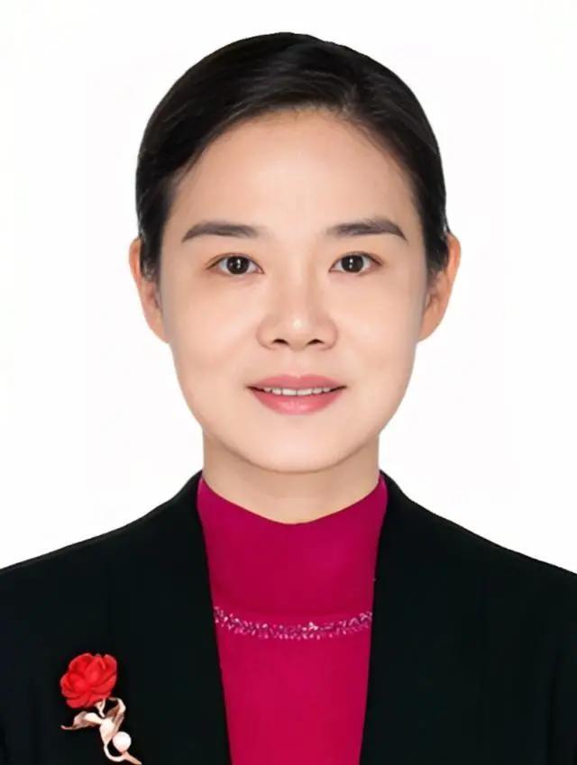 "贪官美女"雷文蓉,美国房产20套,后台关系硬到一塌糊涂 - 社会资讯(主