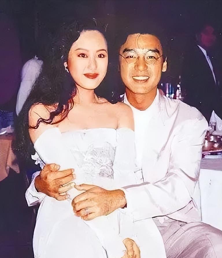 章小蕙|“香港尤物”风流情史,让2任富豪破产,同时交往5个不同国籍男友!