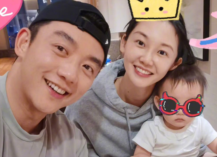 郑恺苗苗三胎实锤？视频暴露三胎足印，刚出月子还在哺乳期就怀孕