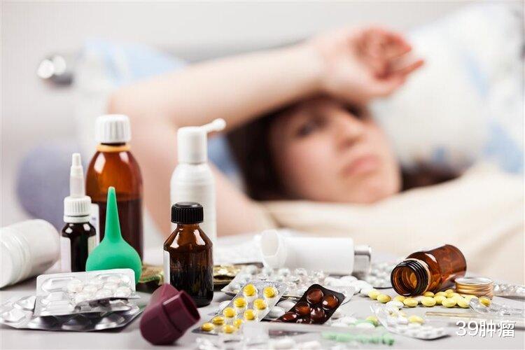 维生素也会伤肝?别再把这5种维生素当保健品!危害让人难以接受