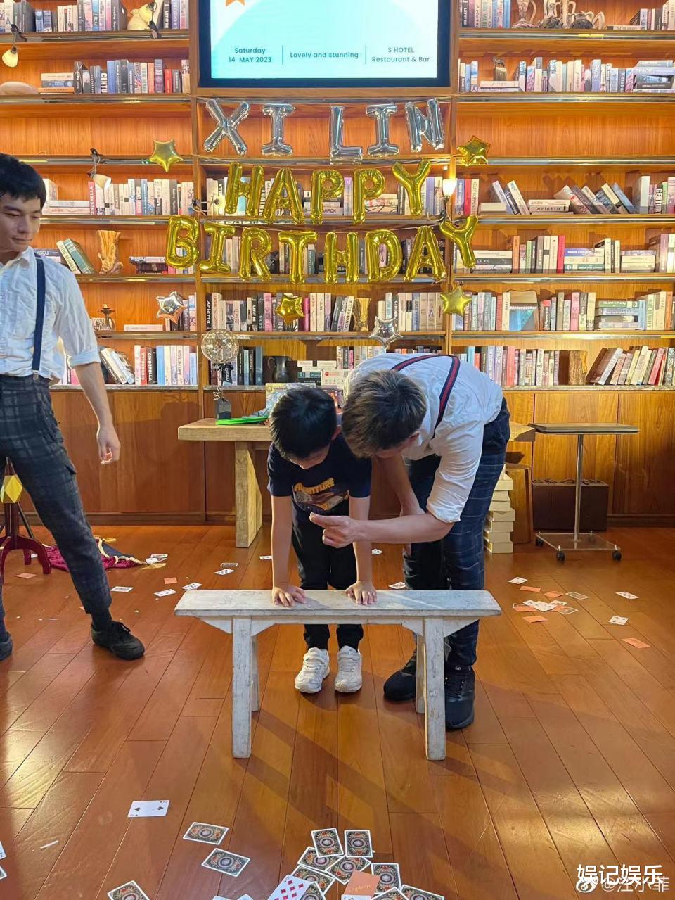 汪小菲|汪小菲公开儿女正脸，俩娃脸上无笑容，大S发火：会提告汪小菲