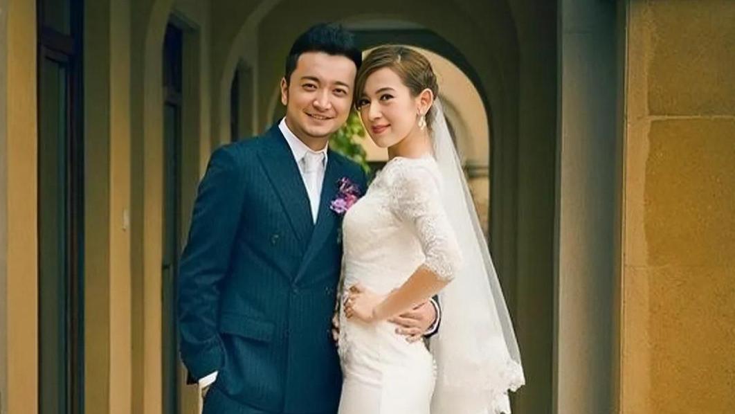 尼格买提|央视主持人尼格买提离婚，漂亮老婆9年无子承认分开，远赴英国独自美丽