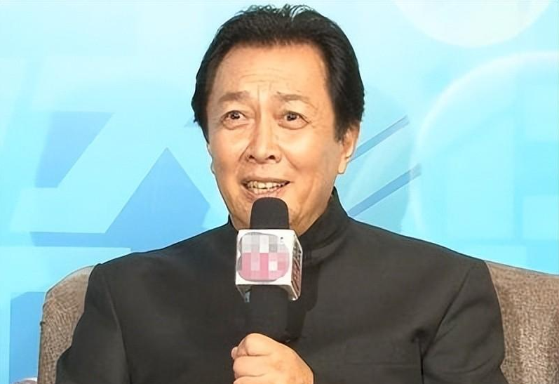 唐国强现状：国内疯狂淘金，国外妻儿花，还要担心残疾儿子的婚恋