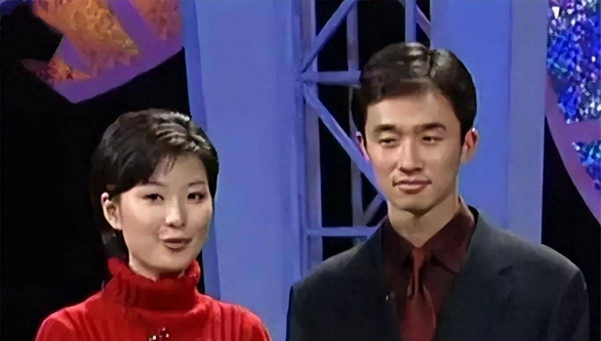 陈蓉近照，被吊销主持人证，复出转幕后，永远失去了主持的机会！