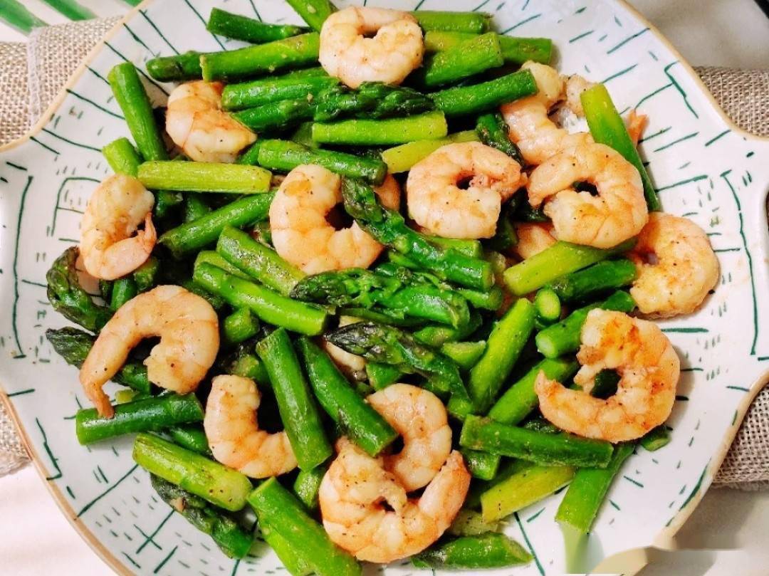 减脂|再贵也要吃，它被称为“凤尾菜”，清火又补钙，清热利尿身体好