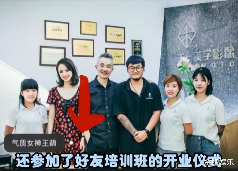 程雷淡出东方卫视后,活得很滋润!一年几百万收入没问题