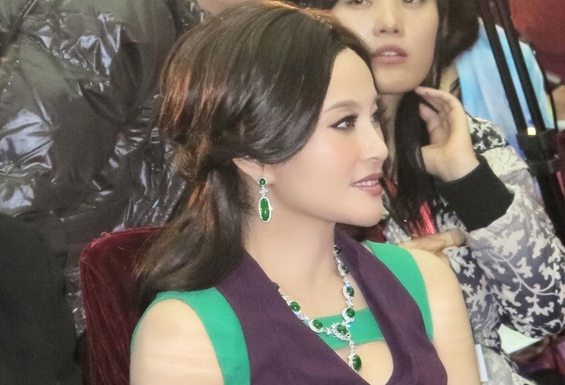 刘晓庆|刘晓庆:19套房26家公司,收藏翡翠价格102亿,4000平豪宅当仓库