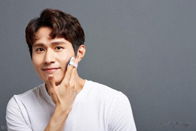 建议过了30岁的男人,别留长发、锅盖头发型,剪这3款更帅气有型